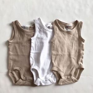 H&M tan/white 3pc tank diaper shirts EUC 2-4 months